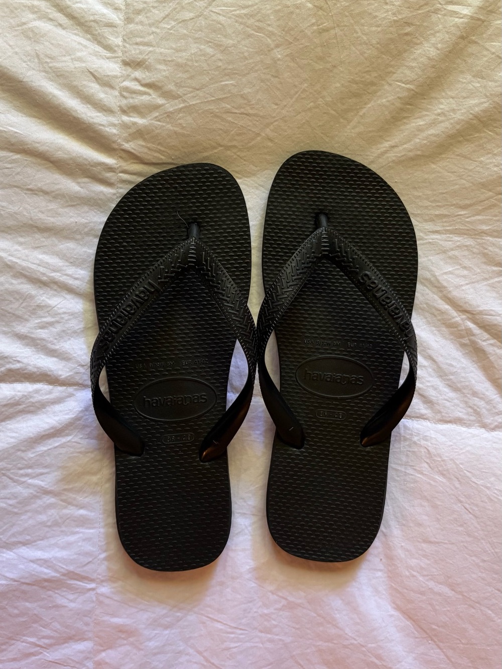 Havaianas black flip flops, 39-40